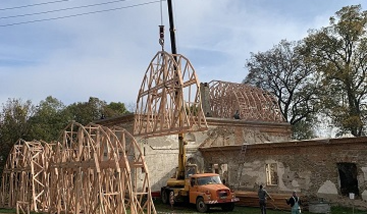 Fotka - Zachraňovanie kaštieľa